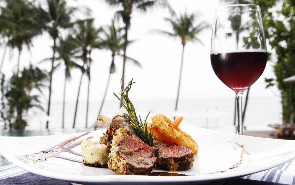 Photo dishes at the Cape Nidhra Hotel restaurant The restaurant offers rooms with European and Asian cuisine