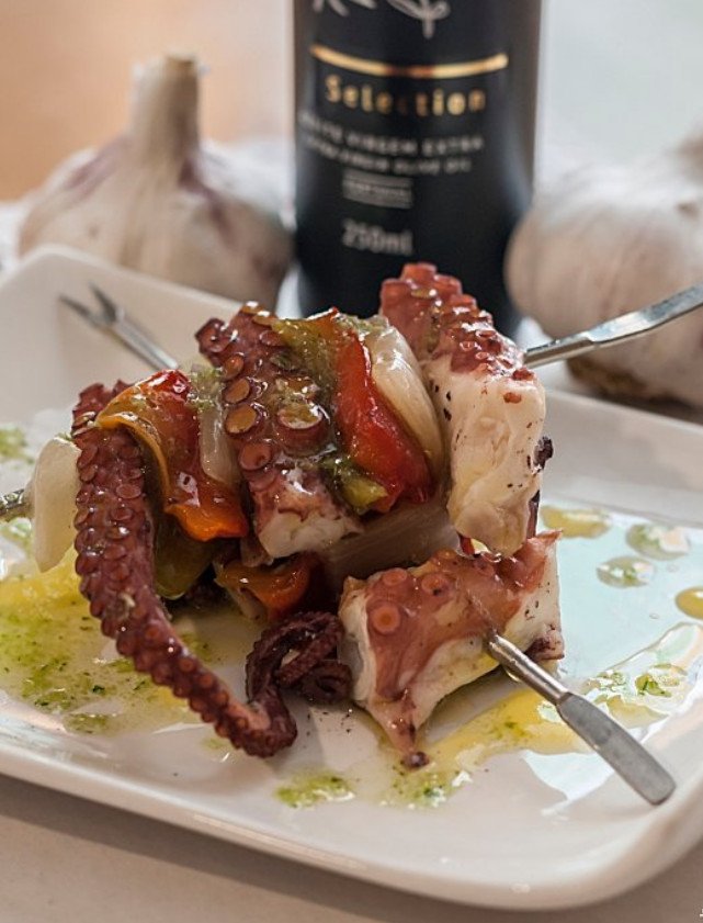 Dish in one of Faro's restaurants, octopus Photo: Octopus dish