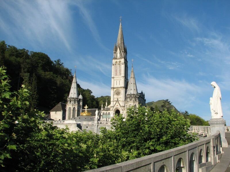 Photo: upper Bvzilika in Lourdes Upper Basilica