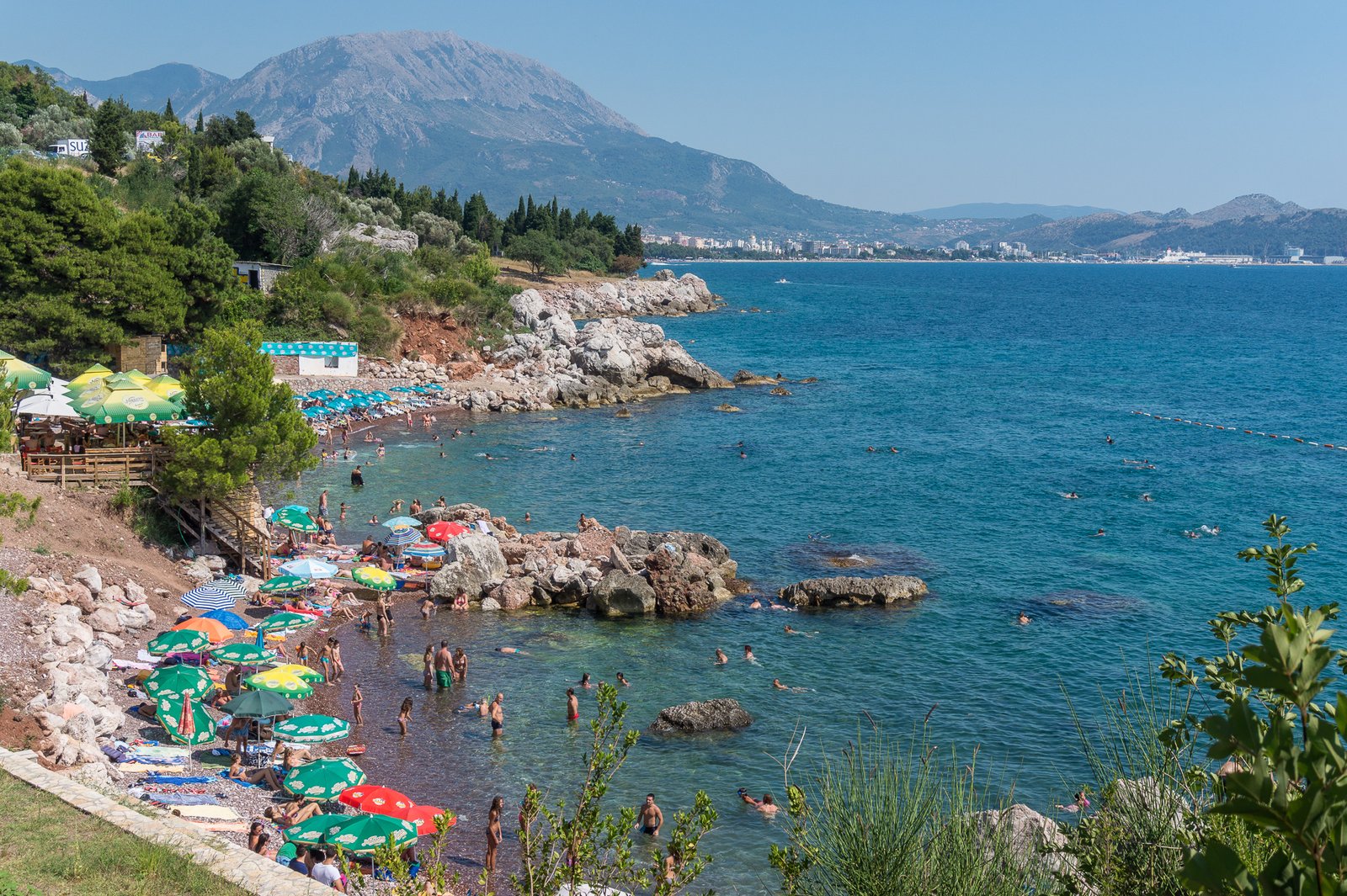 Red beach on the Bar Riviera Photo: red beach