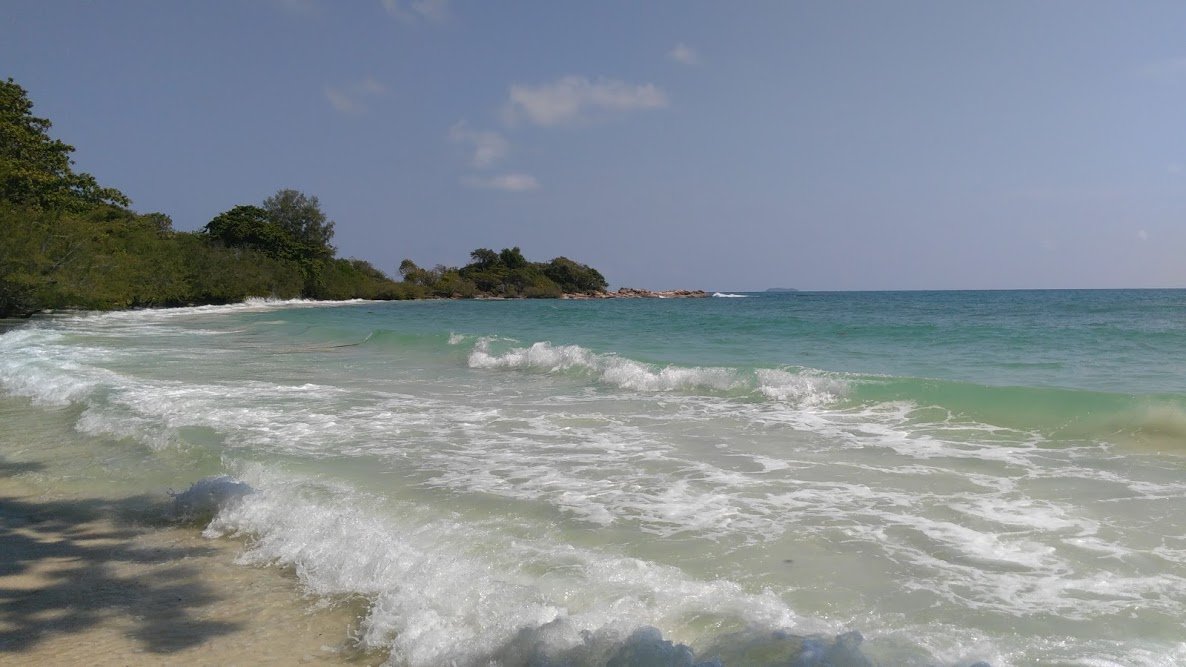 Muddy water from waves on Koh Samet Island Muddy sea