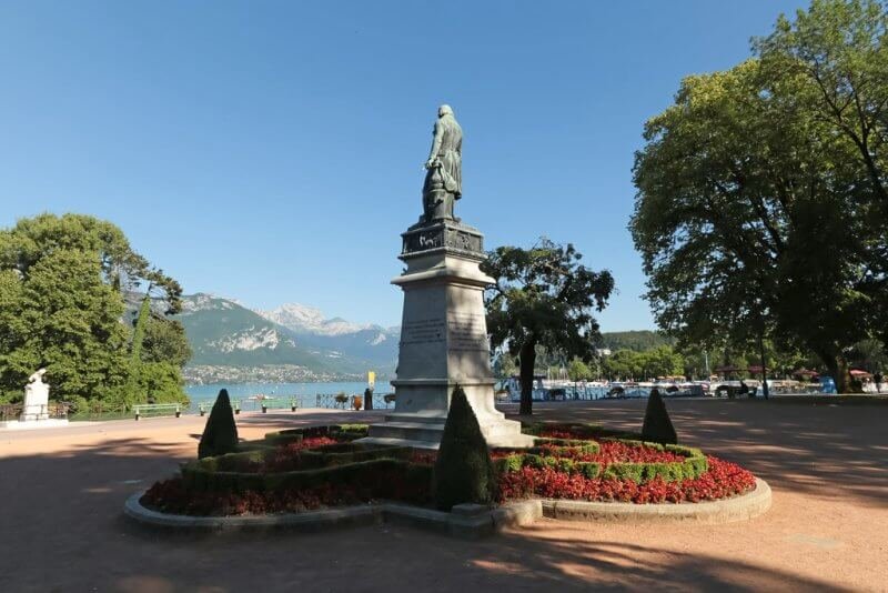 Statue of Claude Louis Bertholet Photo: Statue of Claude Louis Bertholet in Annecy