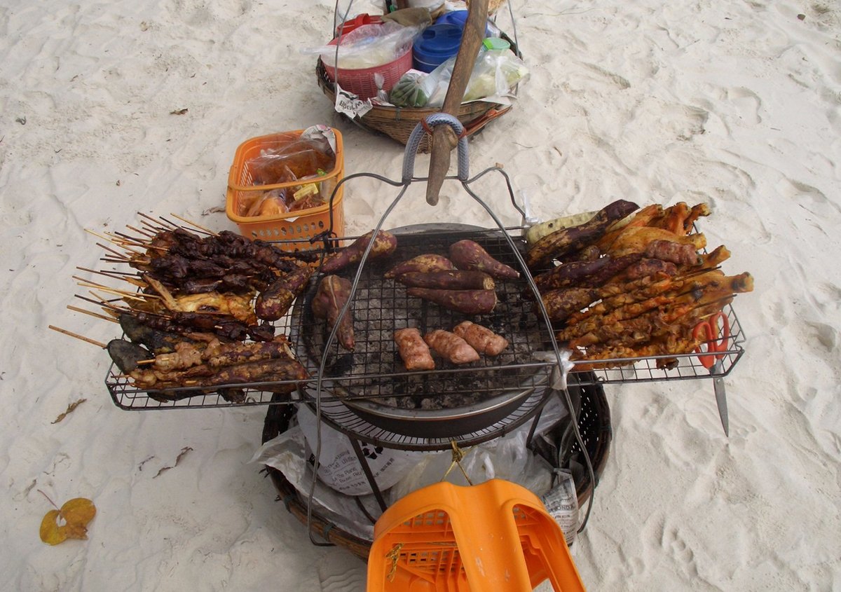 Photo of Thai food at a vendor on Ao Wong Duan beach Not expensive Thai food