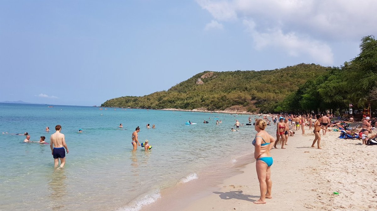 Holiday makers at Sai Kaew Beach in Koh Samet Sai Kaew Beach Vacation