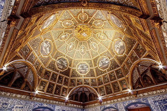 The armory dome from the inside Photo of the armory ceiling