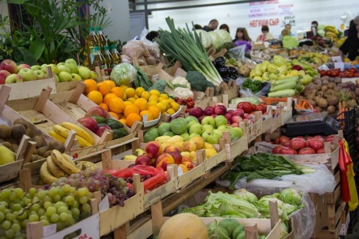 Fruit and vegetable stand in Bar, Montenegro Local market