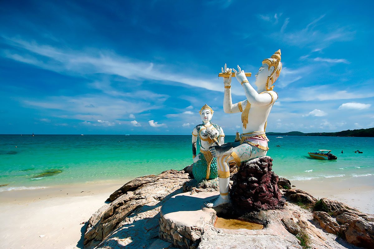 In the photo, a statue of a mermaid and a prince on the shore of Koh Samet Island Statue of a mermaid and a prince on the island of Samet