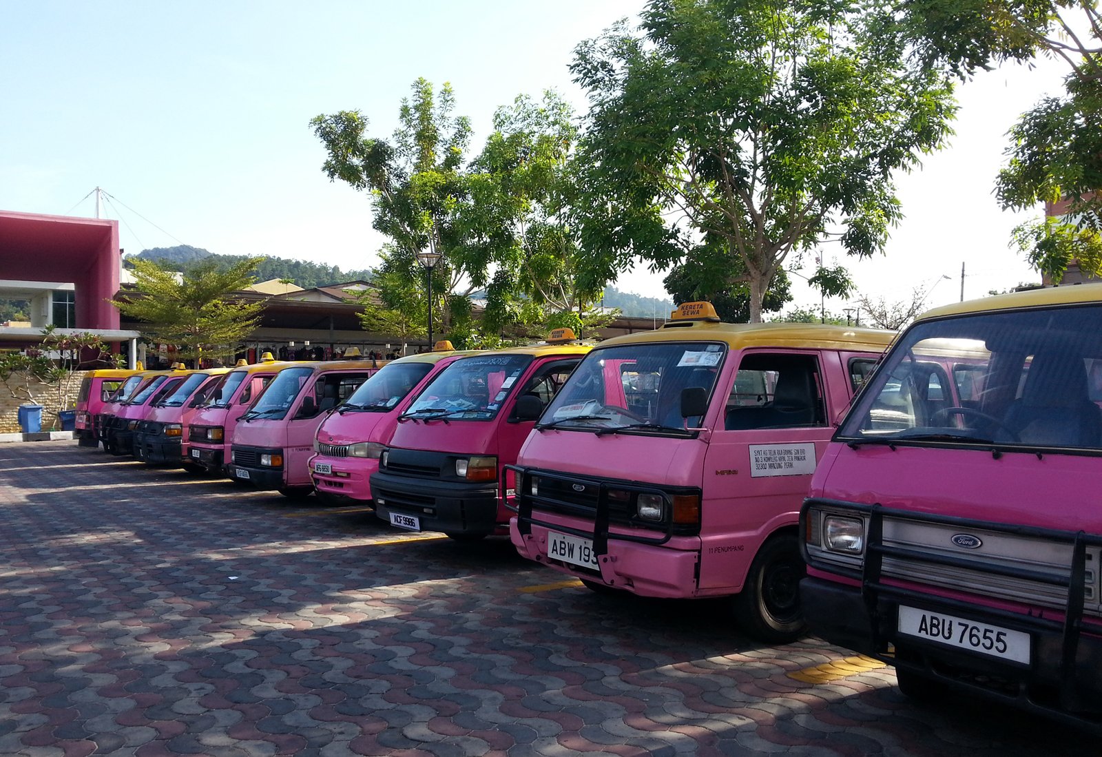 Pink taxi photos on Pangkor Island This is what taxis look like in Pangkor