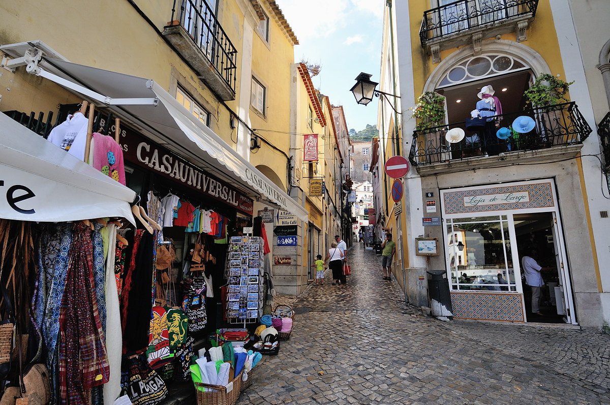 Photo of a street in the center of Sintra Sintra city center
