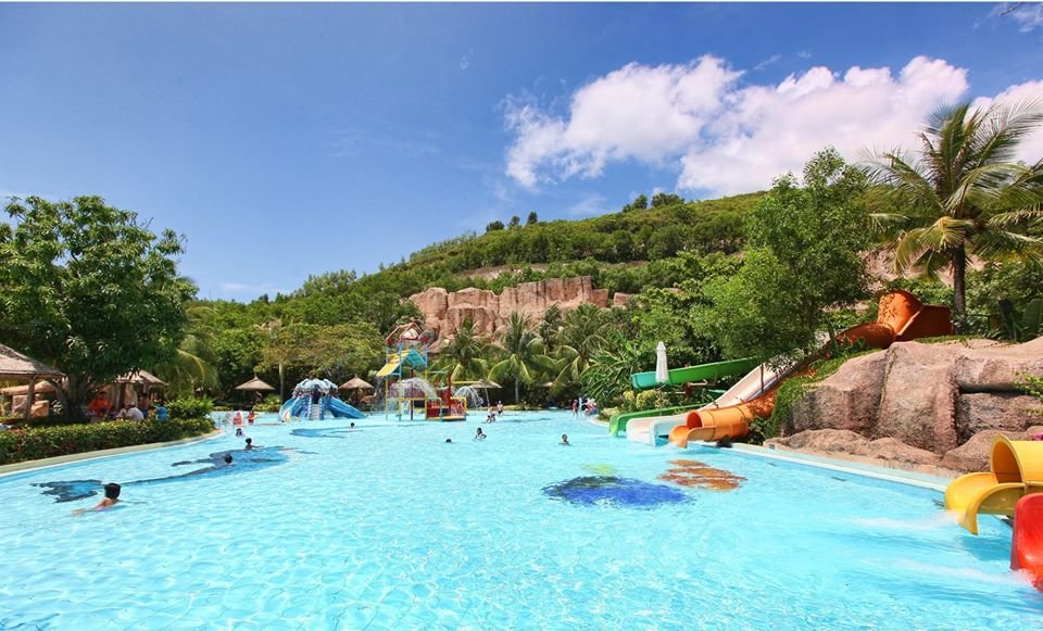 Winpearl Island Water Park Swimming Pool Photo: basssein at the water park