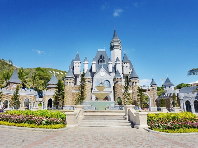 Movie Castle in Vinpearl Land Photo: Fairytale castle