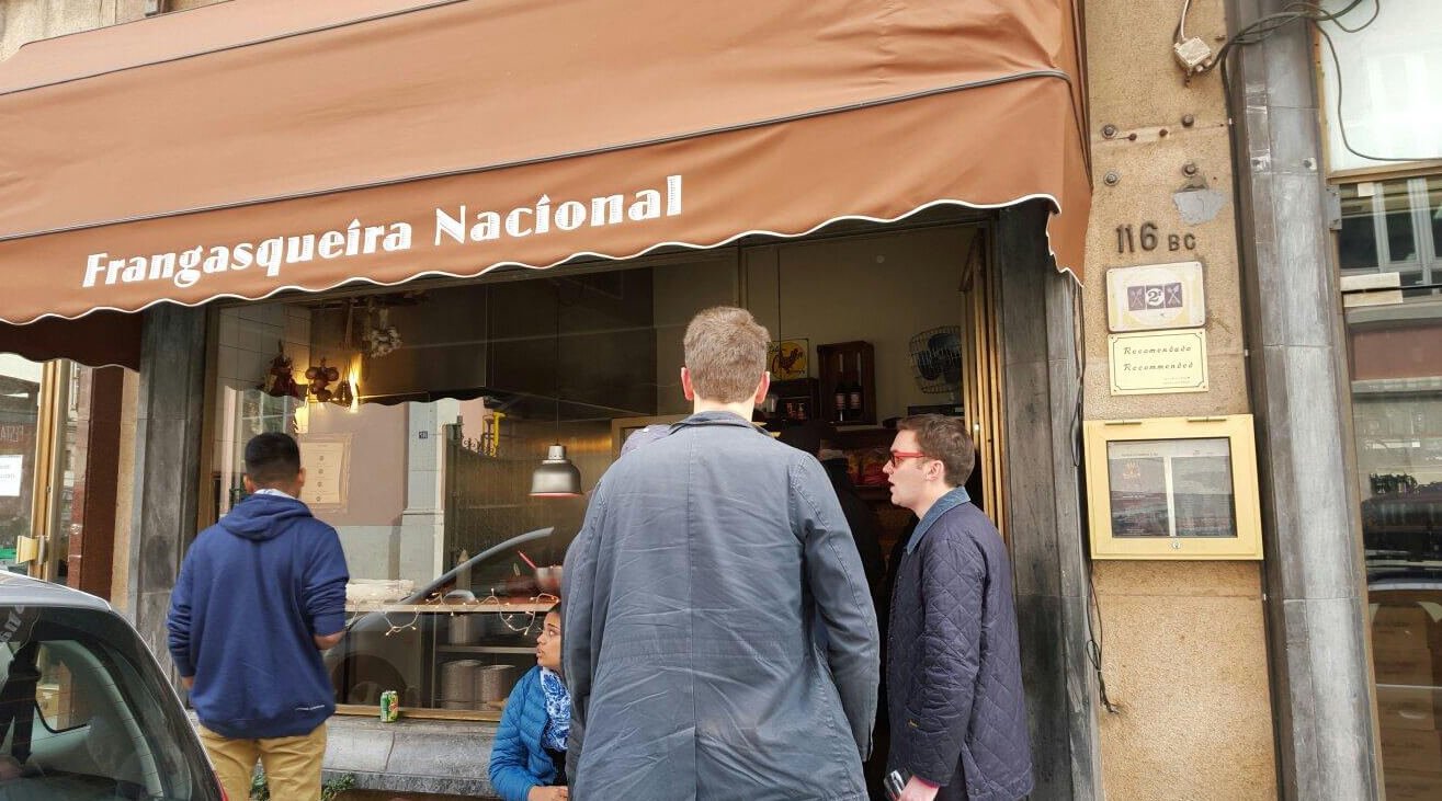 Photo of the queue at the Frangasqueira Nacional establishment Frangasqueira Nacional establishment