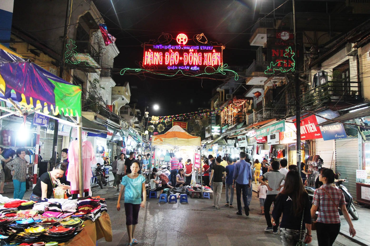 Photo of a night market in Hanoi, Vietnam Hanoi Night Market
