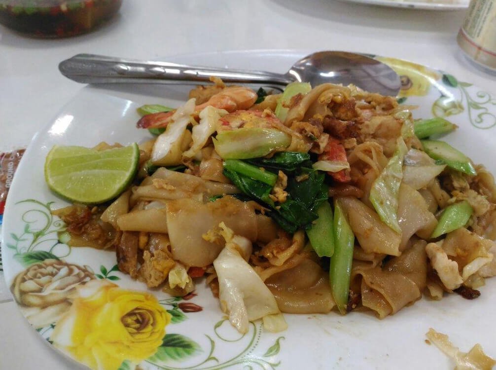 You can buy delicious local dishes There is also a dining room with local cuisine