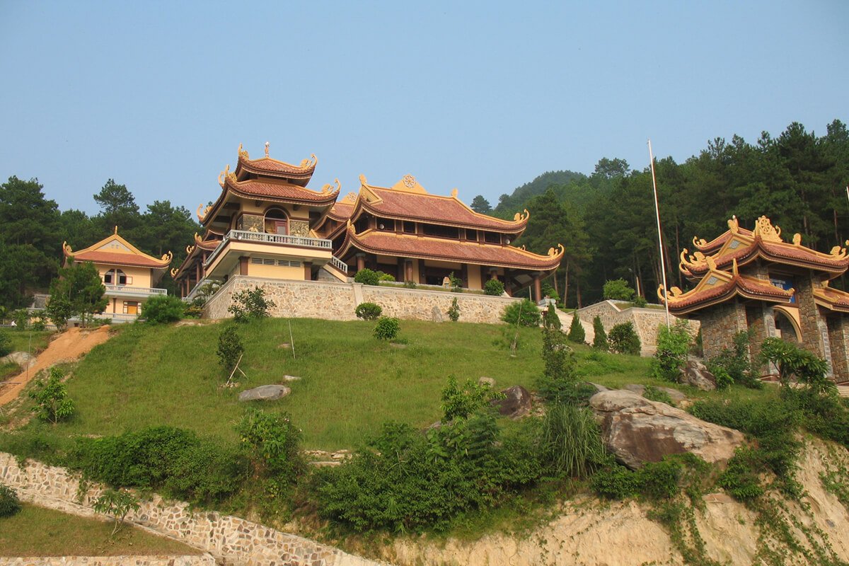 Tourist attraction: Thien Vien Truc Lam in Dalat Dalat Tourist Attraction: Truc Lam Monastery Complex