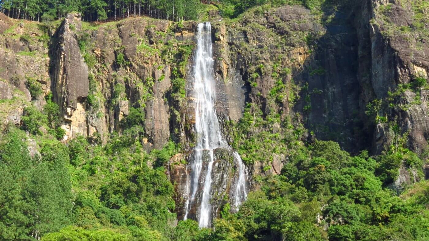 Photo of Bambarakanda waterfall in Sri Lanka Bambarakanda Waterfall