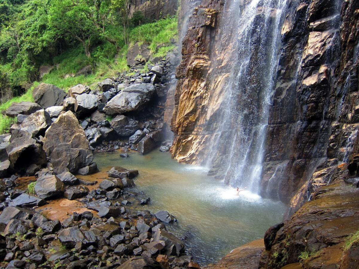 Photo of Diyaluma Waterfall Diyaluma Waterfall
