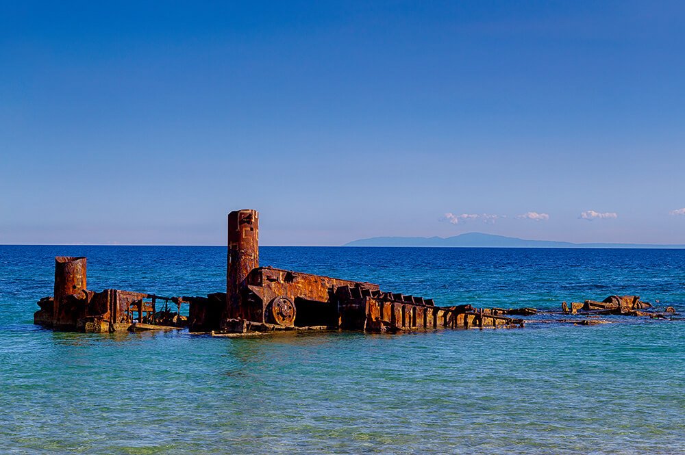 Photo of a ship wrecked 40 years ago A sunken ship