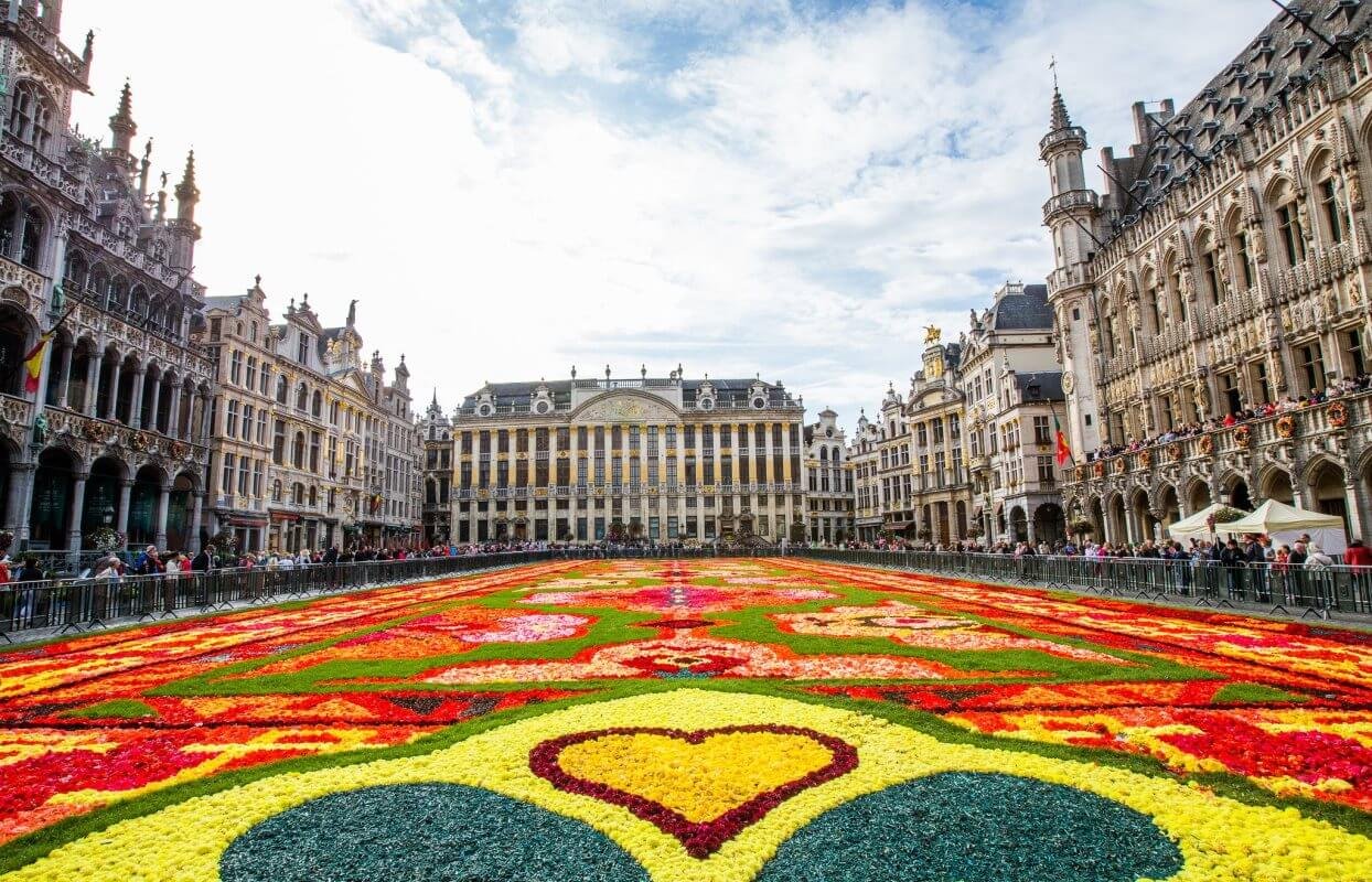 Photos of flowers on the Grand Place in Brussels Grand Place as a flower garden