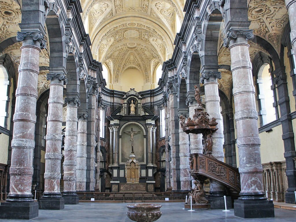 Photo outside the Church of St. Loup Outside is the Church of St. Lupus