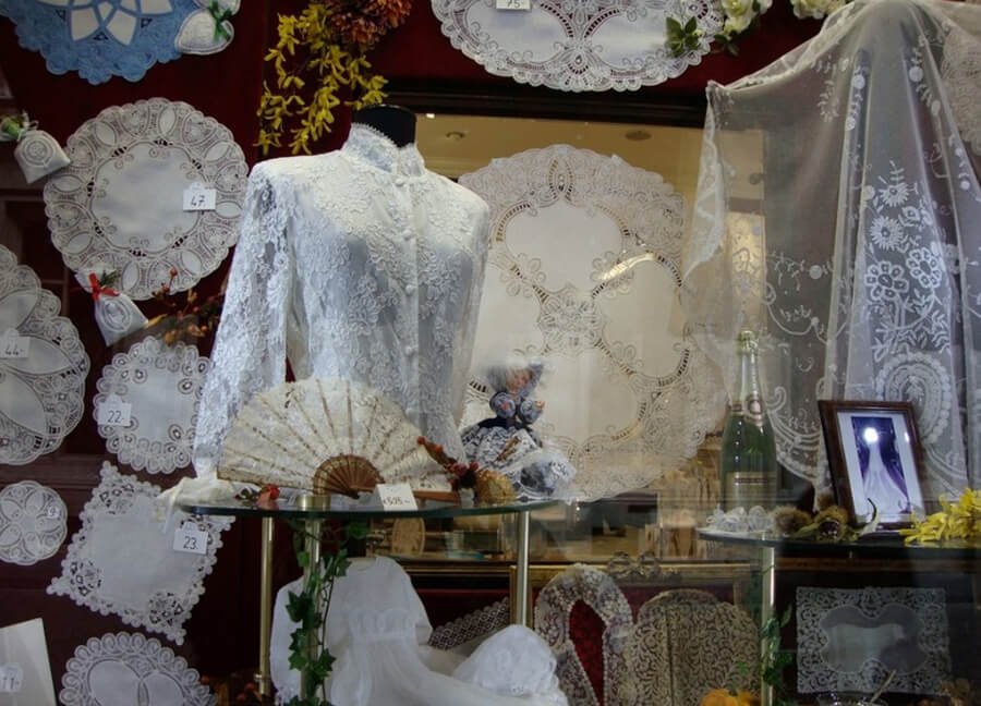 Photo of Brucel lace from Manufacture Belge de Dent Lace from Manufacture Belge de Dent