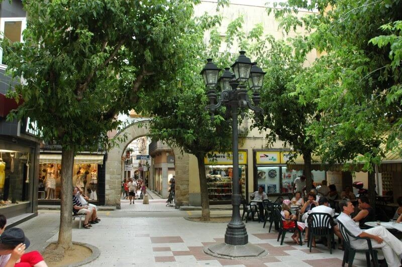 Plaza de Espana and Dintre Street