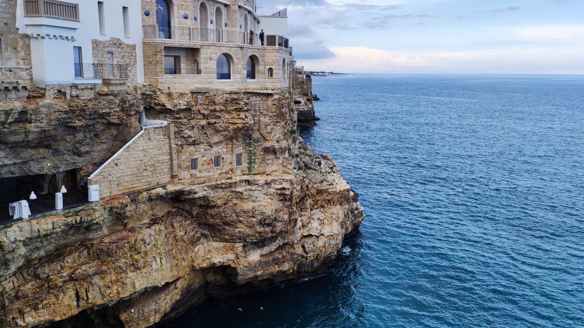 The famous restaurant in the rock in Polignano a Mare / photo by Marina Grigorenko The famous restaurant in the rock in Polignano a Mare / photo by Marina Grigorenko