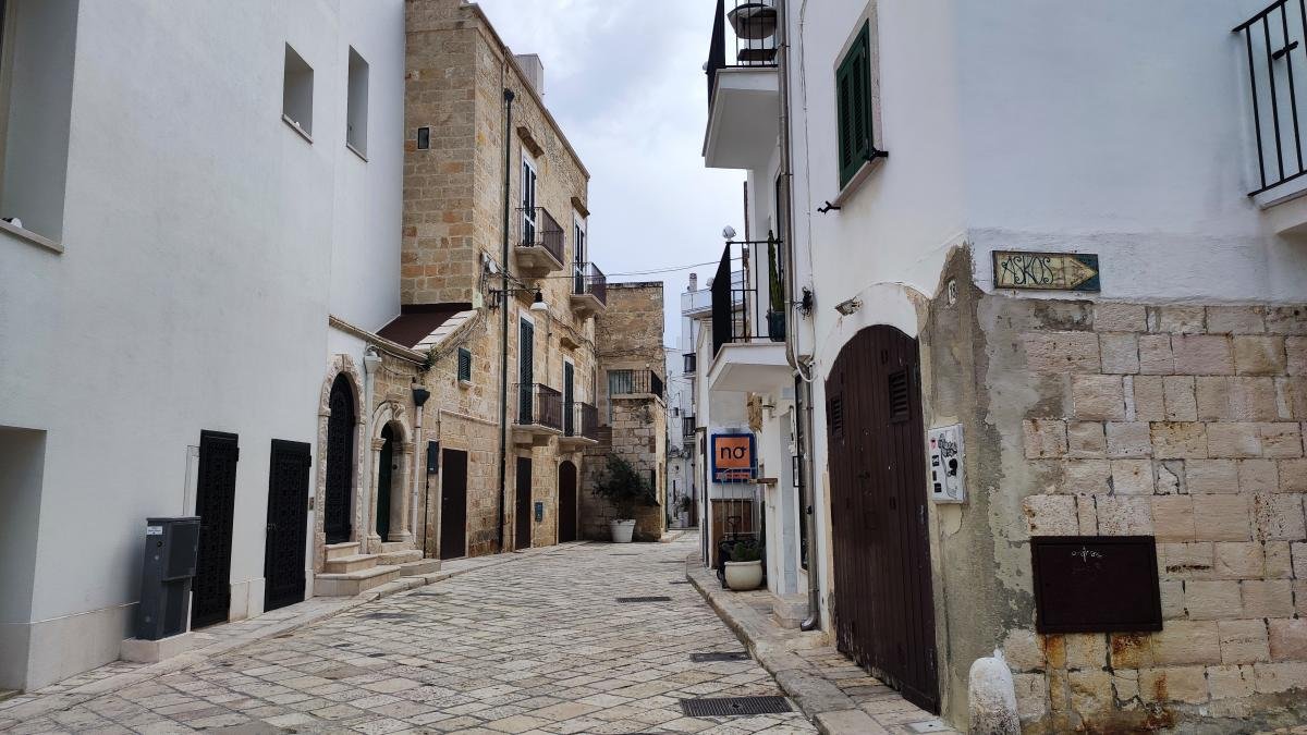 You can find accommodation in Polignano a Mare, but it will be cheaper to live in nearby Bari / photo by Marina Grigorenko You can find accommodation in Polignano a Mare, but it will be cheaper to live in nearby Bari / photo by Marina Grigorenko