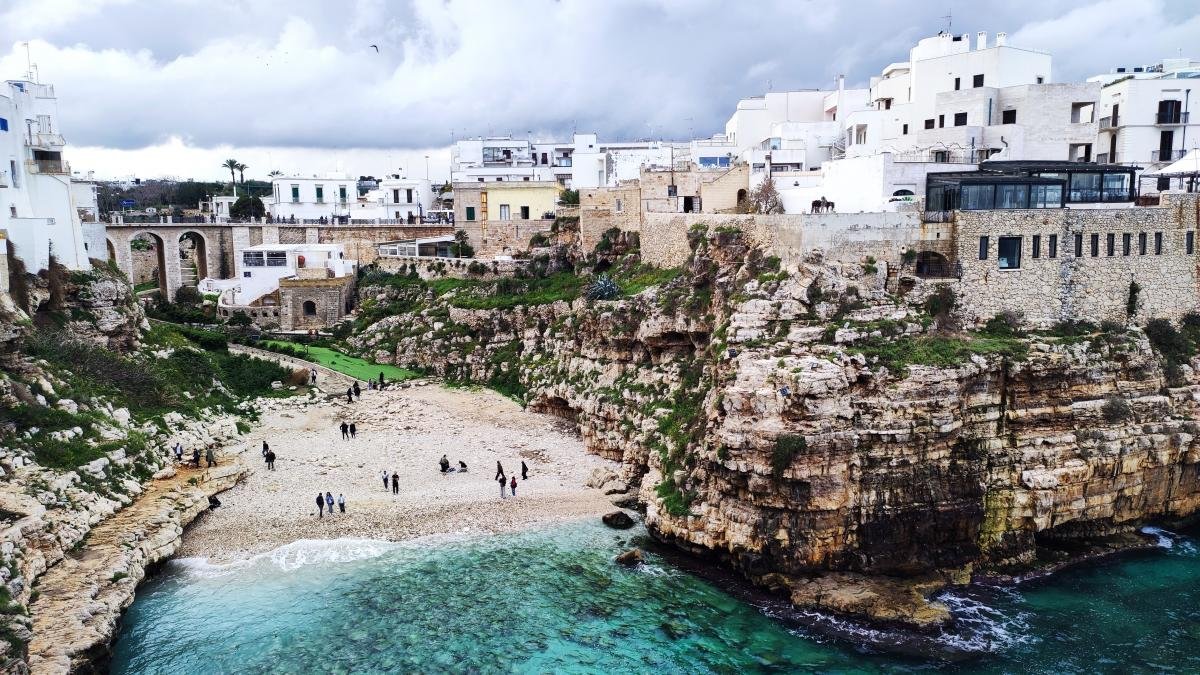 The famous Lama Monachile beach in Polignano a Mare / photo by Marina Grigorenko The famous Lama Monachile beach in Polignano a Mare / photo by Marina Grigorenko