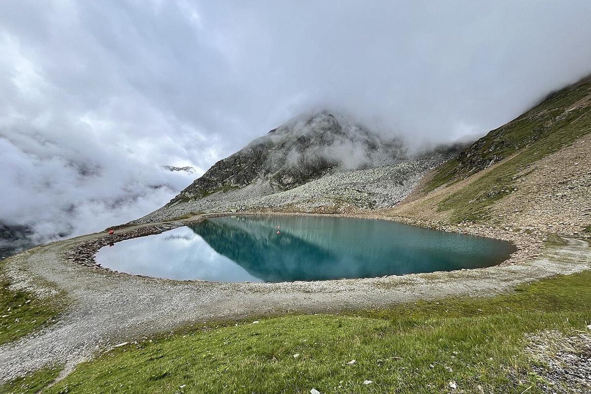 One of the many lakes around Solden / Wikipedia photo
