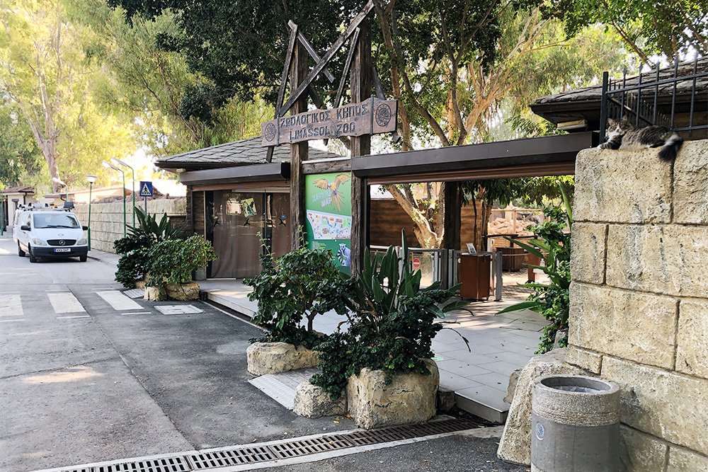 The zoo has a snack bar and a playground.