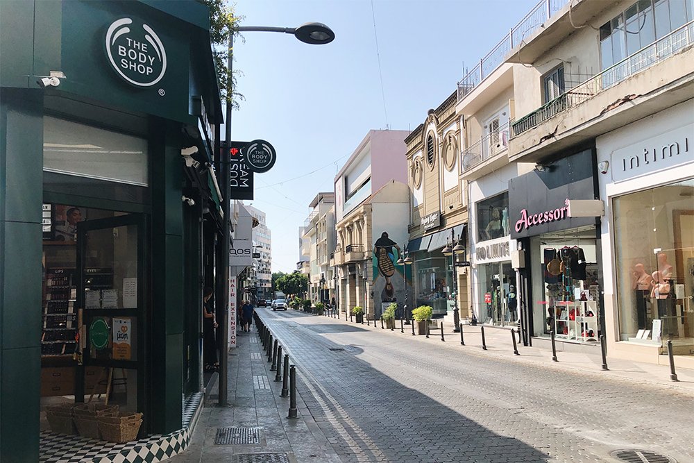 Intimissimi, Calzedonia, Stradivarius, ECCO, Flying Tiger, Zara, Mango, and other brands are available at Anexartisias