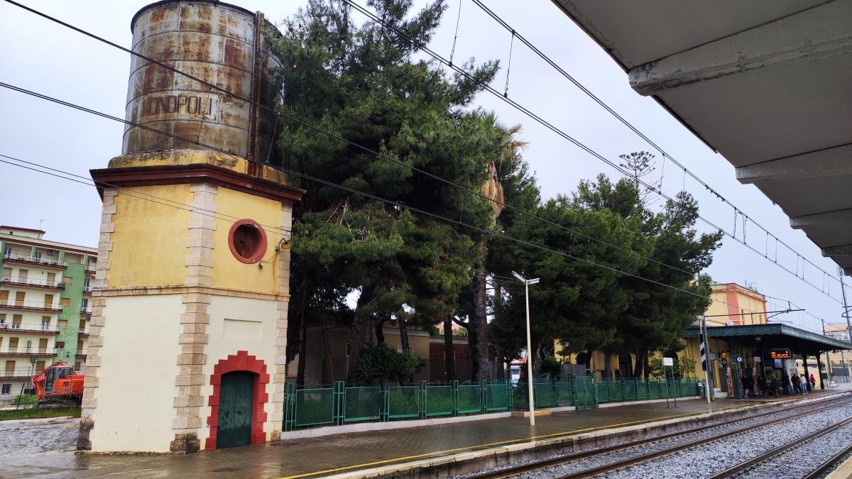 Monopoly Railway Station / Photo by Marina Grigorenko