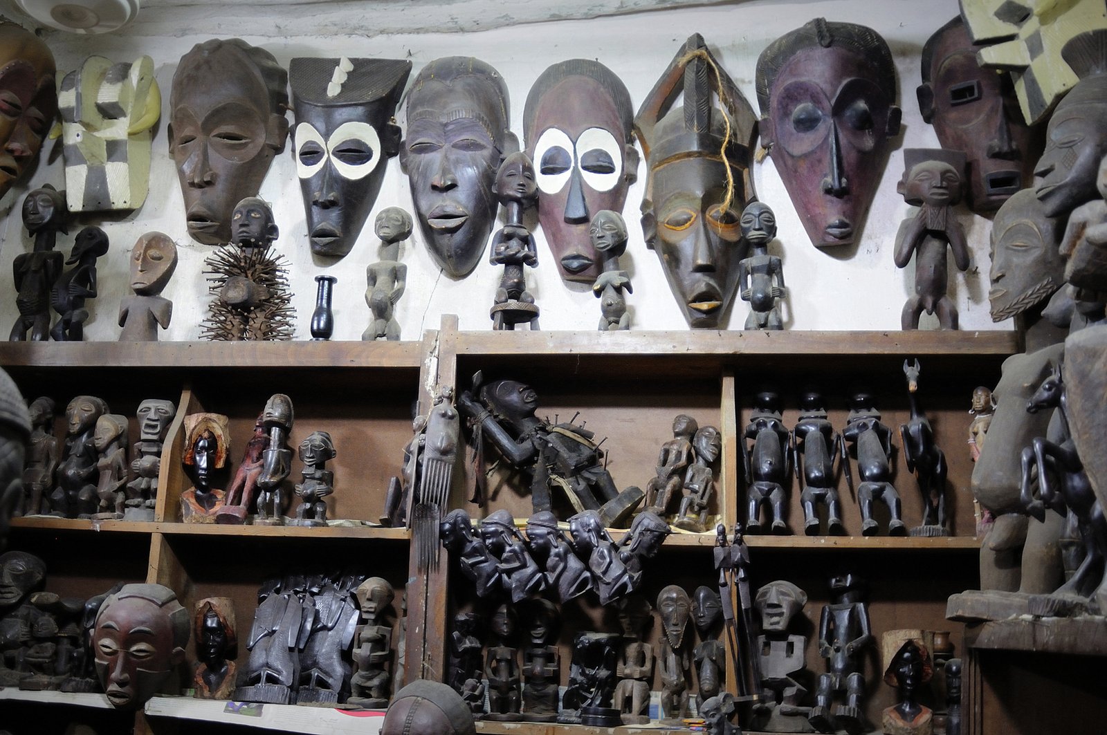 Masks and figurines made of wood