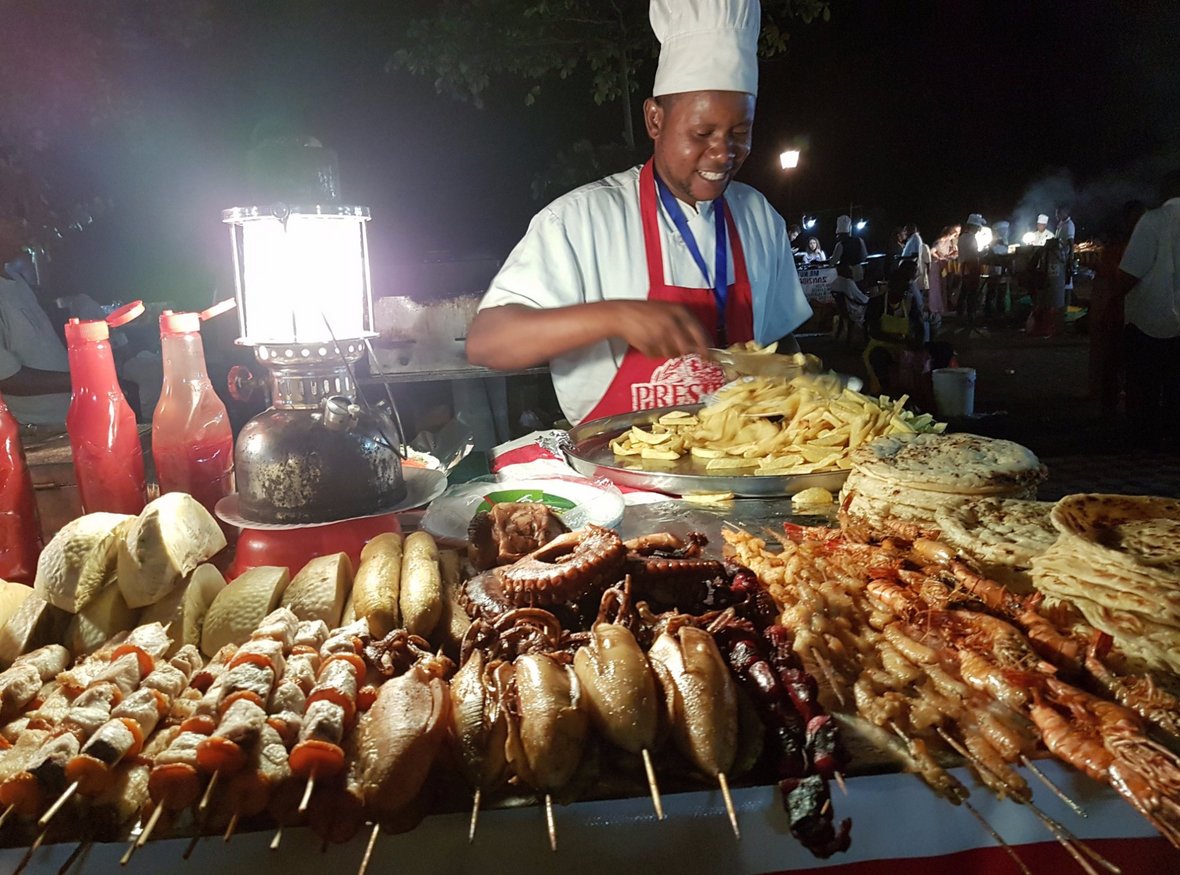 Forodhani Park with the onset of the evening Cooks "armed" with their own braziers