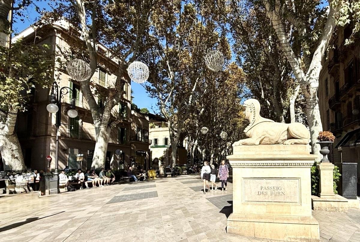 Passeo des Born Street in Palma / photo by Natalia Petervari