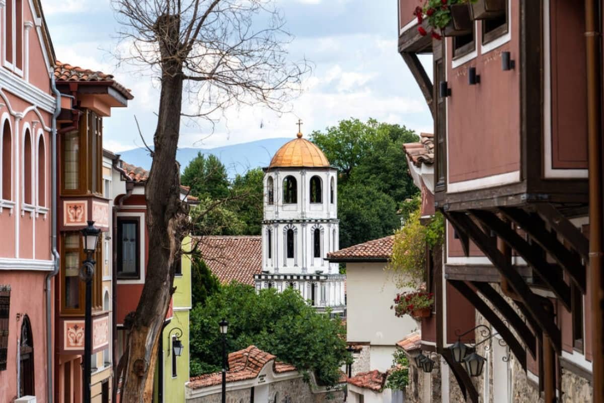 This is the oldest city in Europe – and at the same time, one of the cheapest and safest.