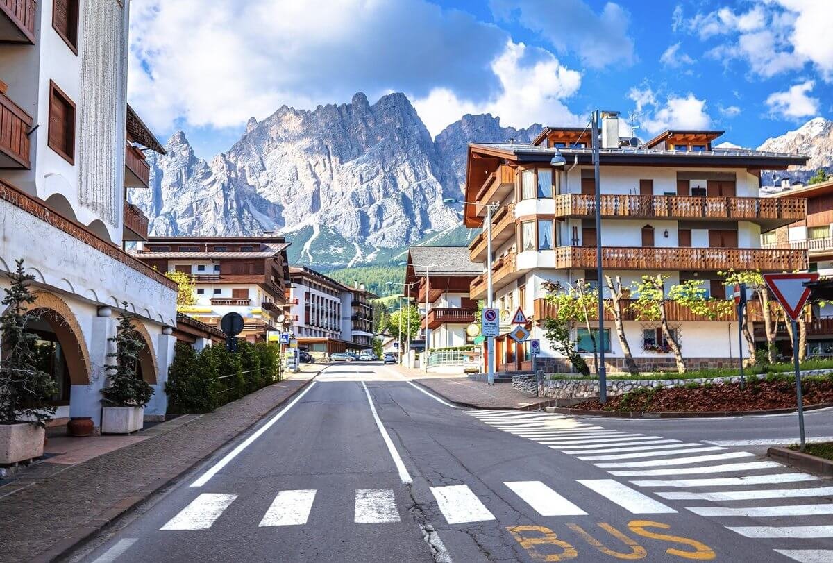Cortina d’Ampezzo is a convenient base for trips to the lakes of the Dolomites. Cortine d’Ampezzo as a base for a trip to the lakes of the Dolomites