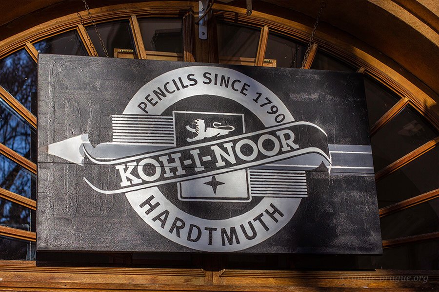Photo of the sign on a Koh-i-noor shop