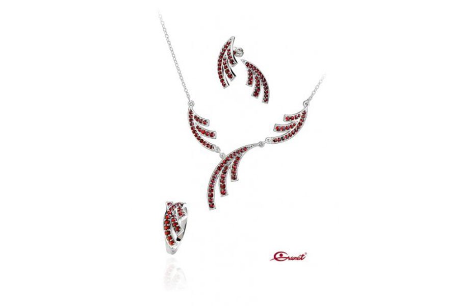 Photo of jewellery with garnets