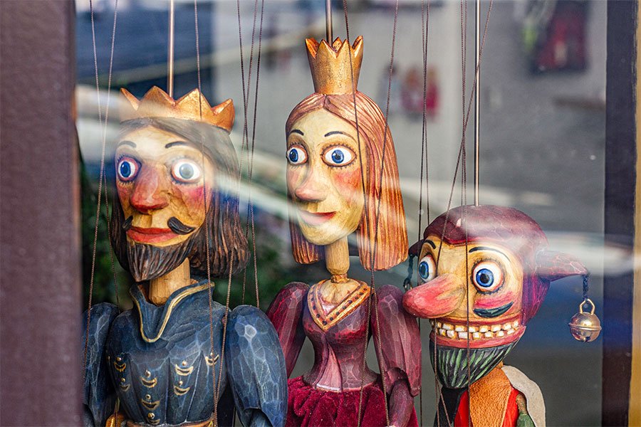 Photo of a shop window with marionettes
